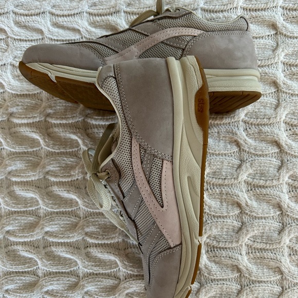 SAS Tour Mesh Lace Up Sneaker 9.5 slim Taupe/Pink - Picture 2 of 6